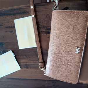 Small Leather Michael Kors cross body purse